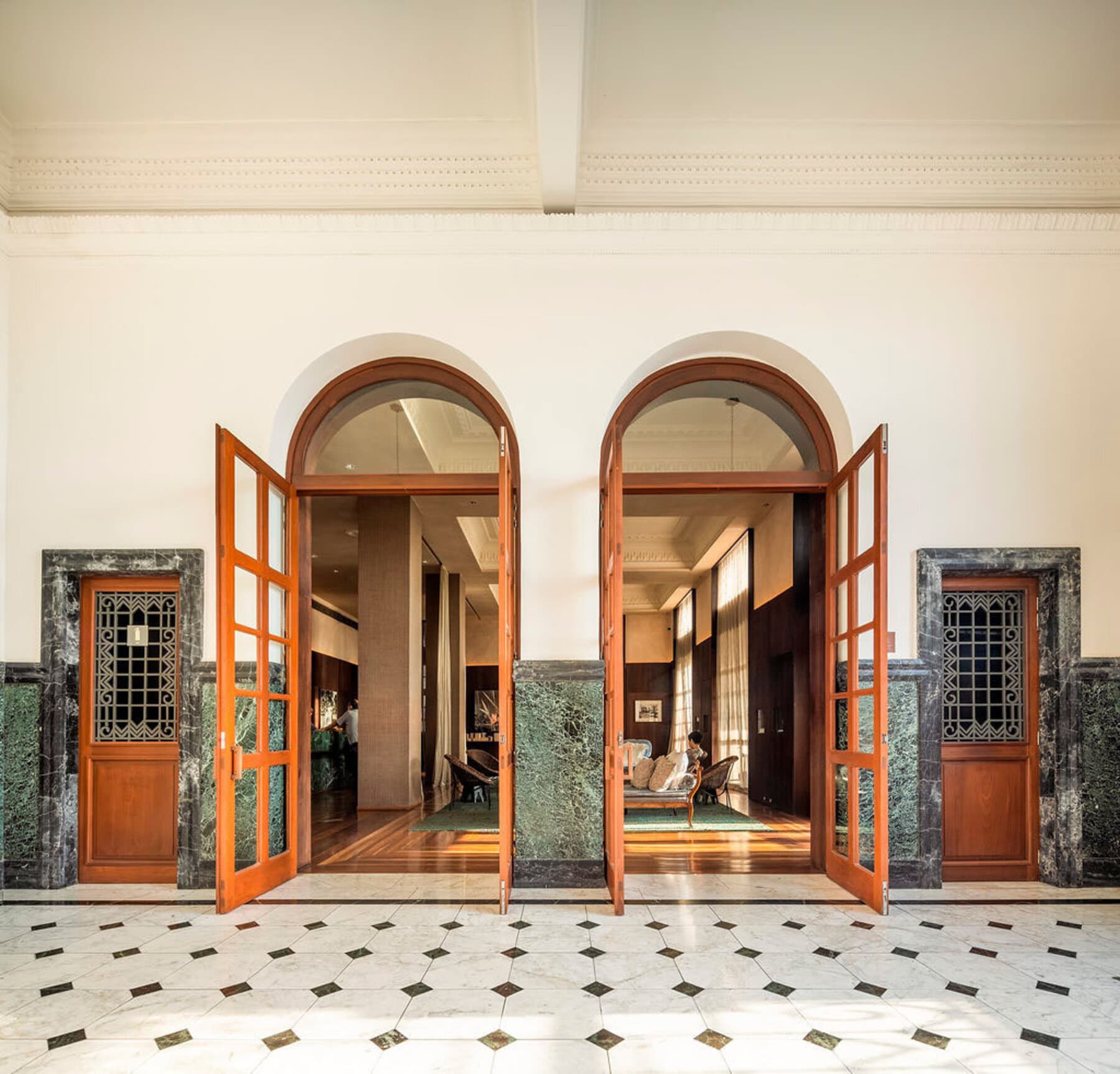 Fasano Salvador — welcoming entrance and lobby doors